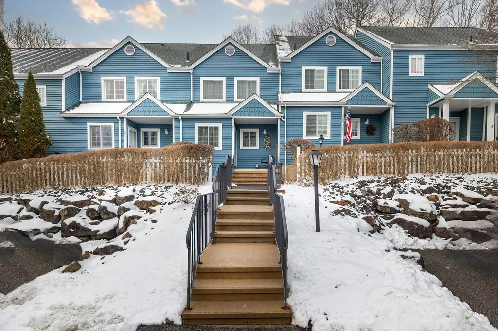 702 Essex Court Brewster NY 10509