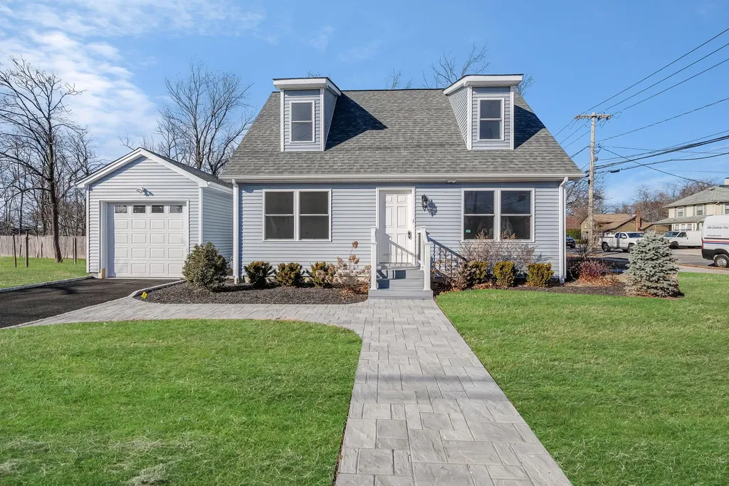 3 Fordham Street Brookhaven NY 11772