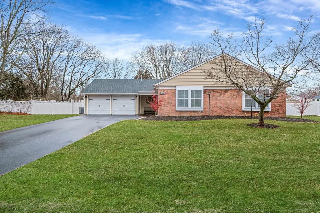 29 Grand Canyon Lane Brookhaven NY 11727