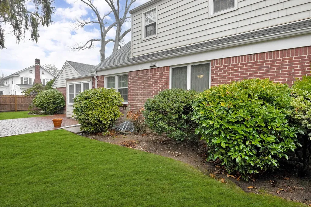 2628 Hendrickson Avenue Oceanside NY 11572