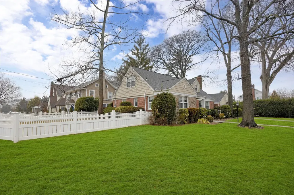 2628 Hendrickson Avenue Oceanside NY 11572