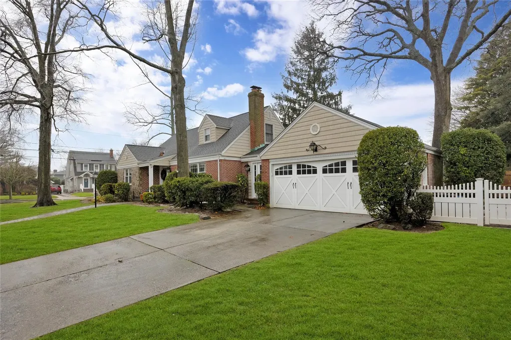2628 Hendrickson Avenue Oceanside NY 11572