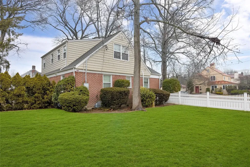 2628 Hendrickson Avenue Oceanside NY 11572