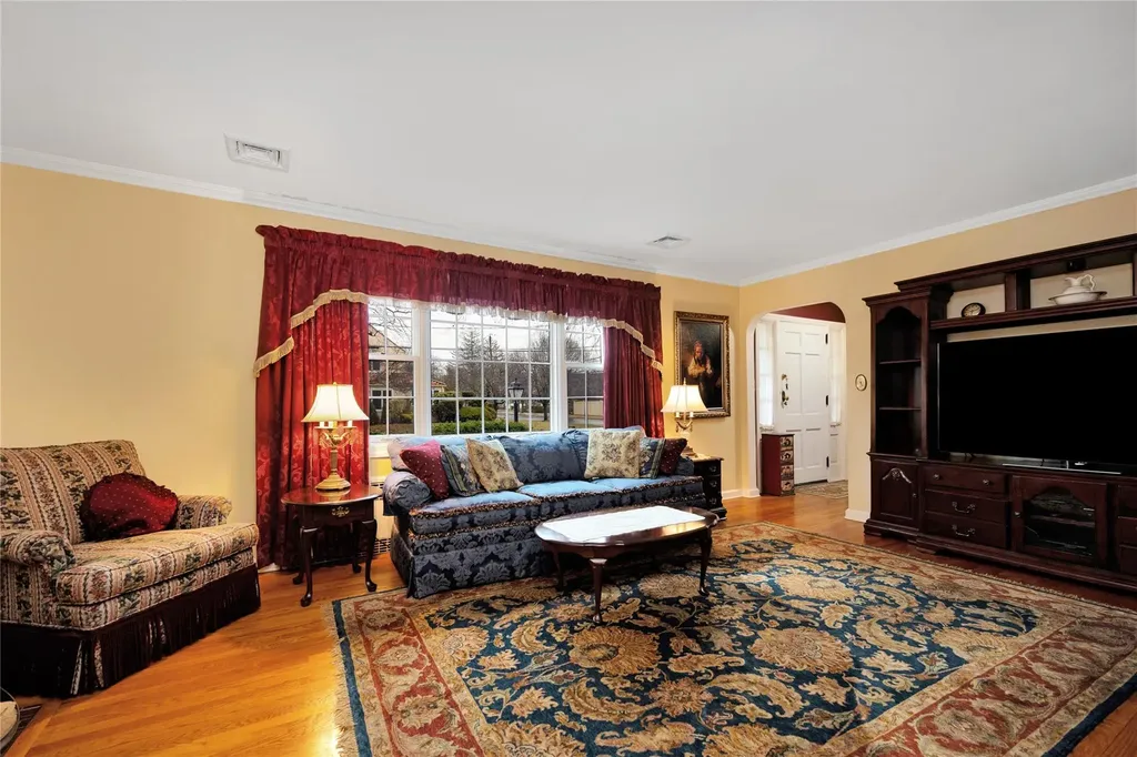 2628 Hendrickson Avenue Oceanside NY 11572