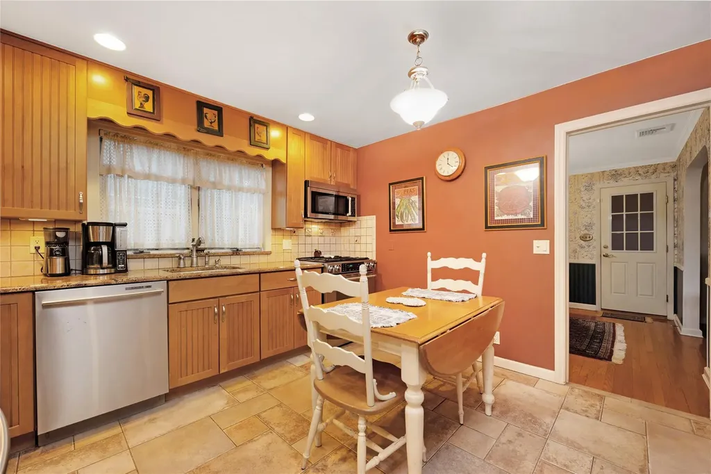 2628 Hendrickson Avenue Oceanside NY 11572
