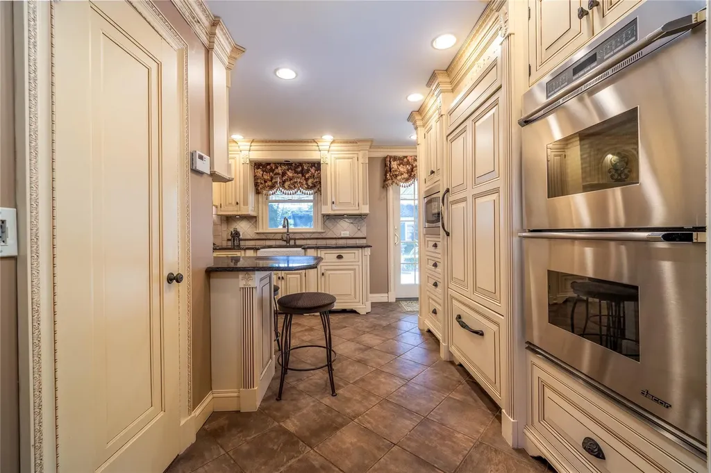 14 Garden Place Bay Shore NY 11706