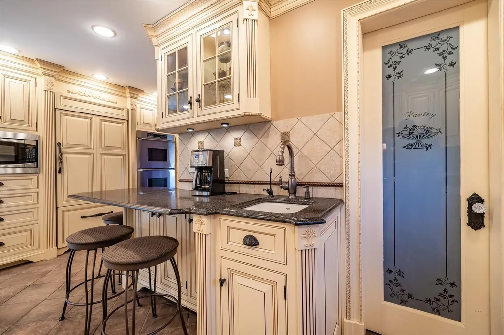 14 Garden Place Bay Shore NY 11706