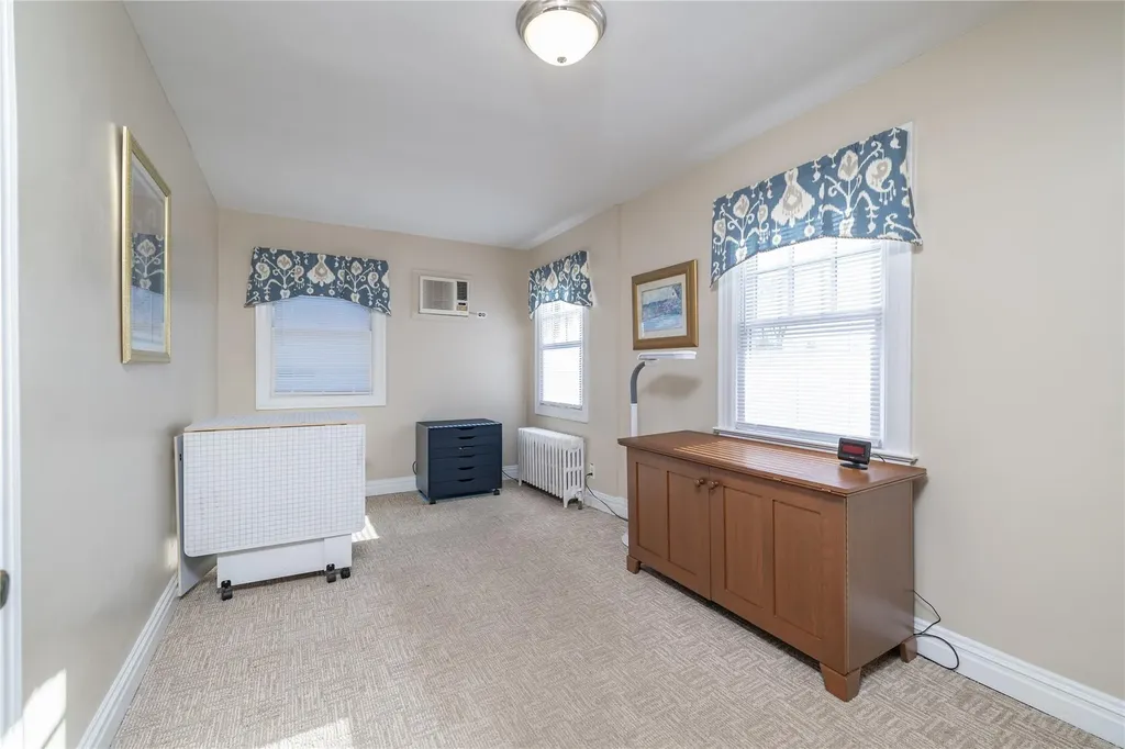 14 Garden Place Bay Shore NY 11706