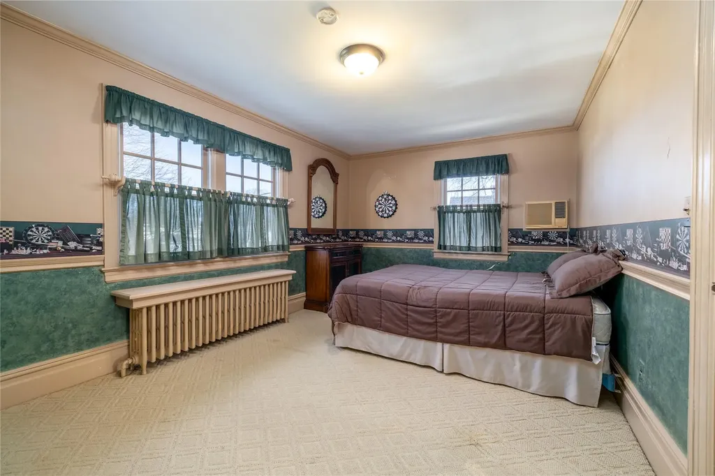 14 Garden Place Bay Shore NY 11706