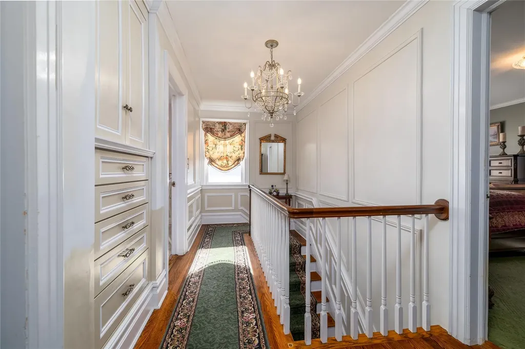 14 Garden Place Bay Shore NY 11706