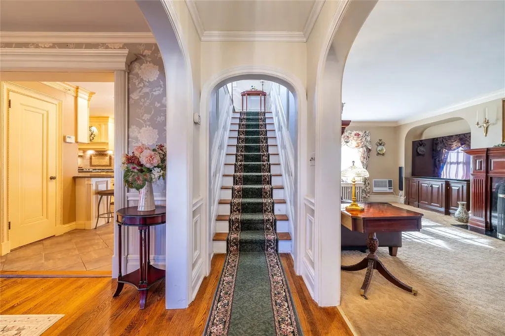 14 Garden Place Bay Shore NY 11706