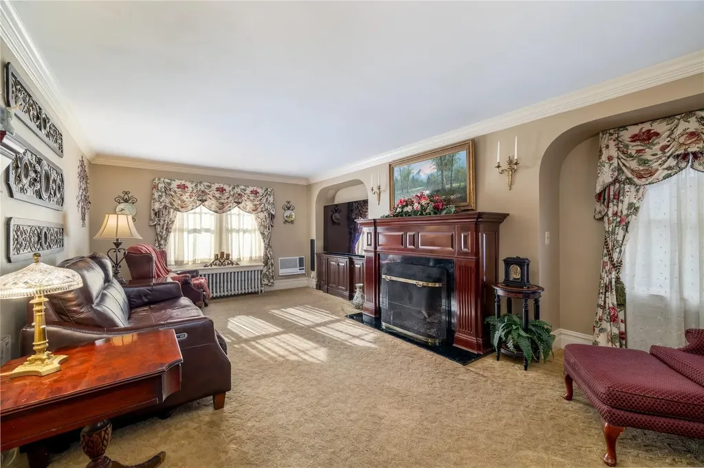 14 Garden Place Bay Shore NY 11706