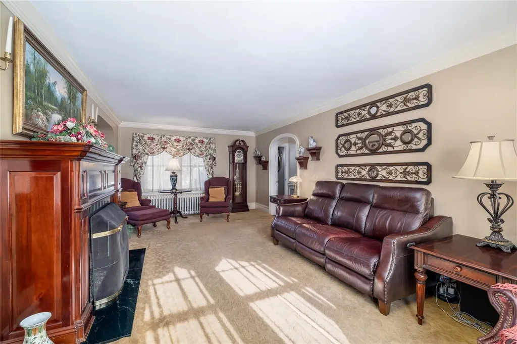 14 Garden Place Bay Shore NY 11706