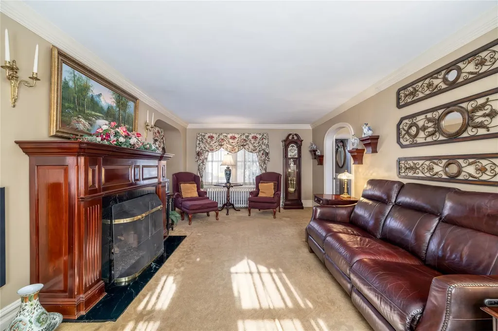 14 Garden Place Bay Shore NY 11706