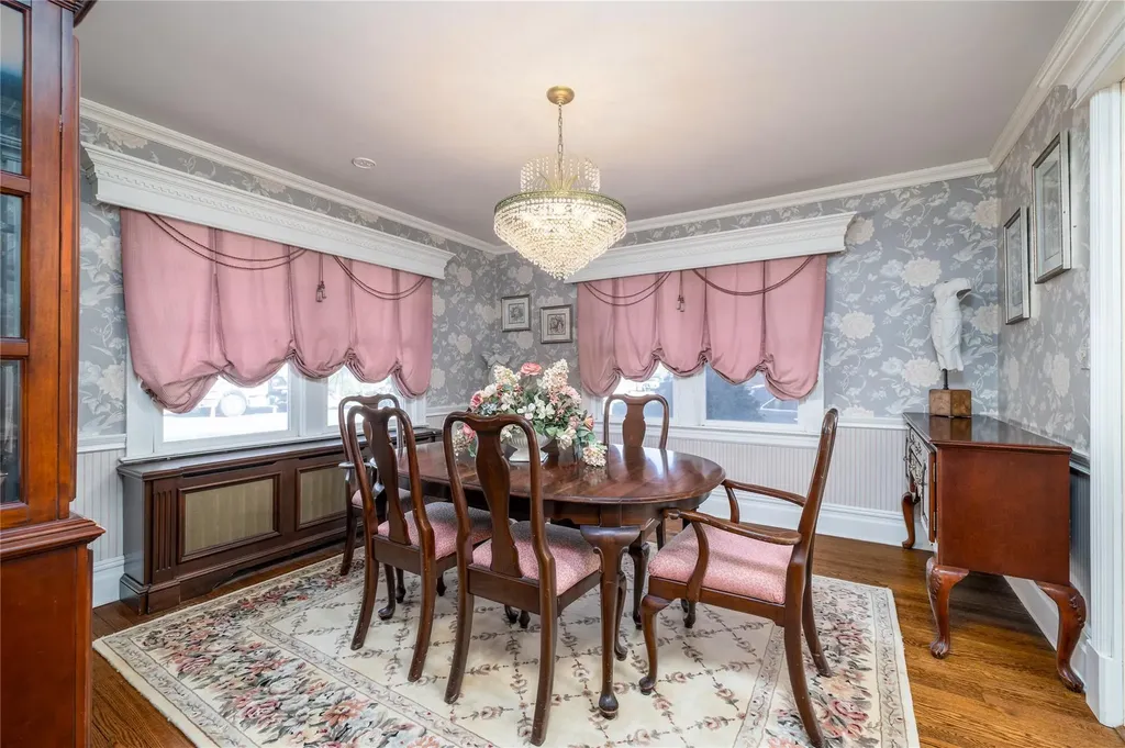 14 Garden Place Bay Shore NY 11706