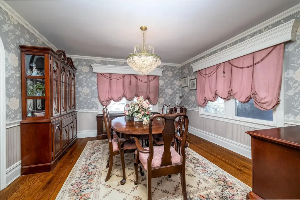 14 Garden Place Bay Shore NY 11706