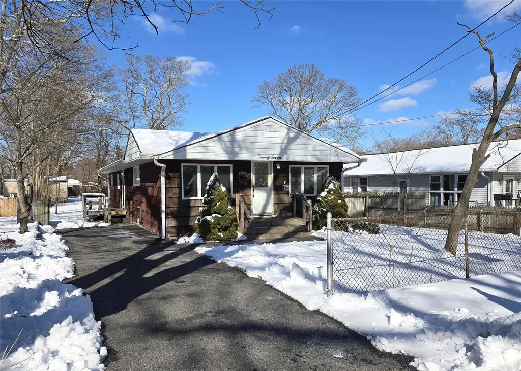 27 Maplewood Avenue Brookhaven NY 11784