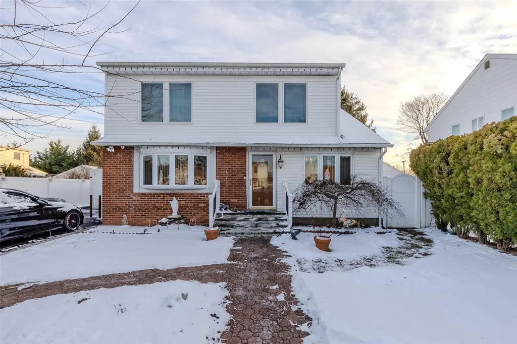 34 Parkdale Drive Babylon NY 11703