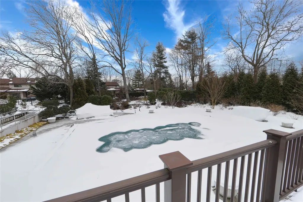 34 Northgate Crescent Melville NY 11747