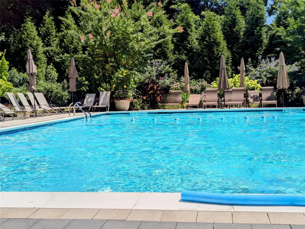 34 Northgate Crescent Melville NY 11747