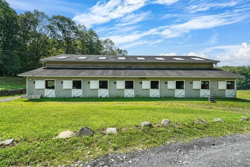 99 Purdys Lane New Windsor NY 12553