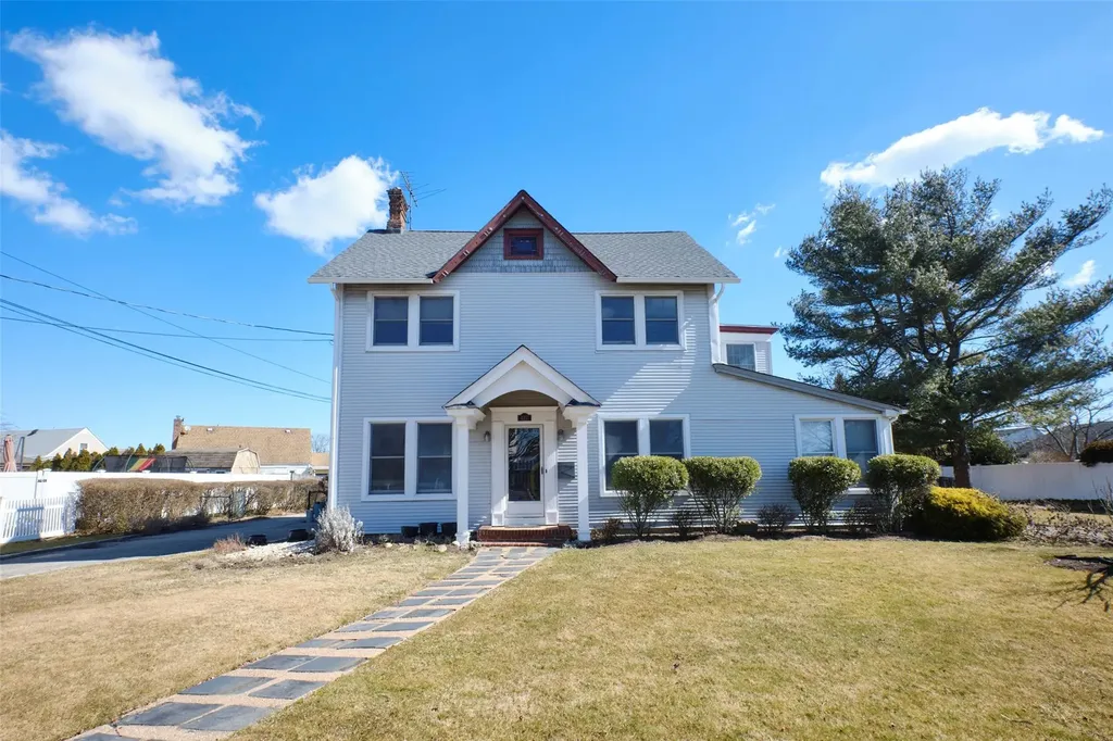 487 S Bayview Avenue Freeport NY 11520