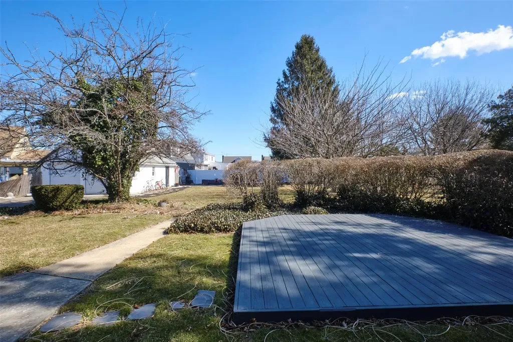 487 S Bayview Avenue Freeport NY 11520