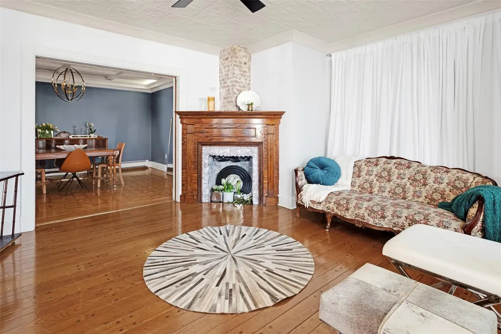 487 S Bayview Avenue Freeport NY 11520