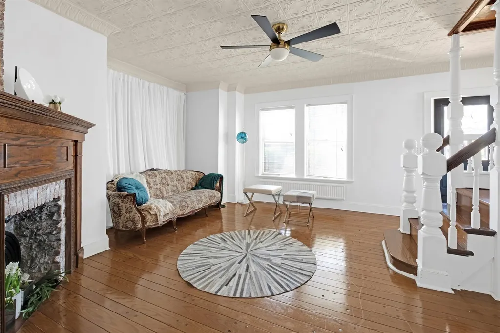 487 S Bayview Avenue Freeport NY 11520