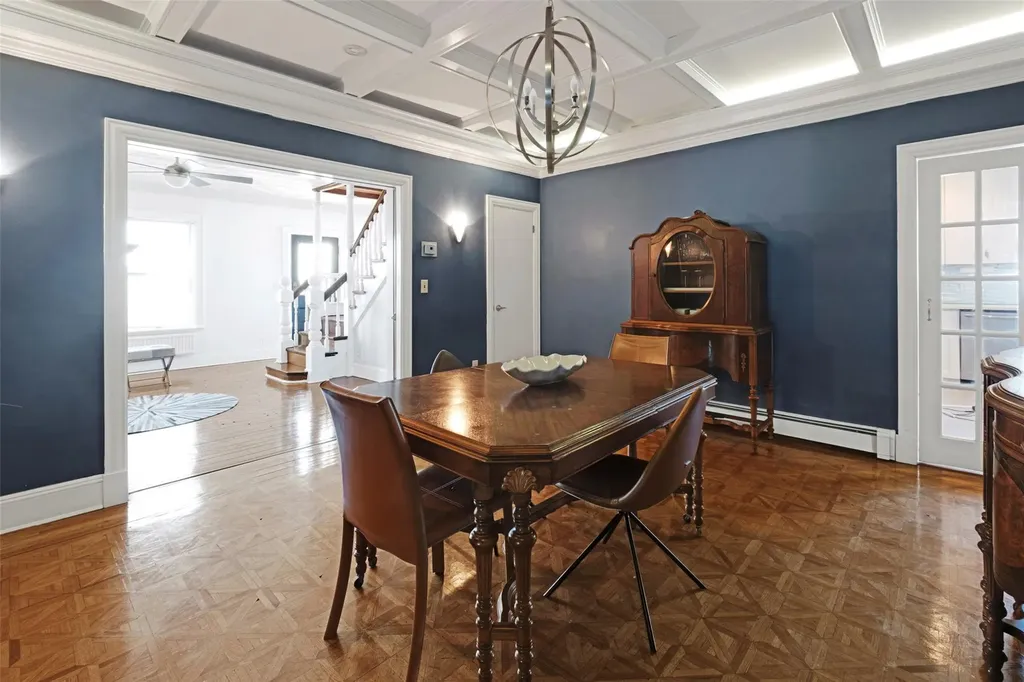 487 S Bayview Avenue Freeport NY 11520
