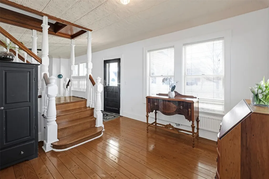 487 S Bayview Avenue Freeport NY 11520
