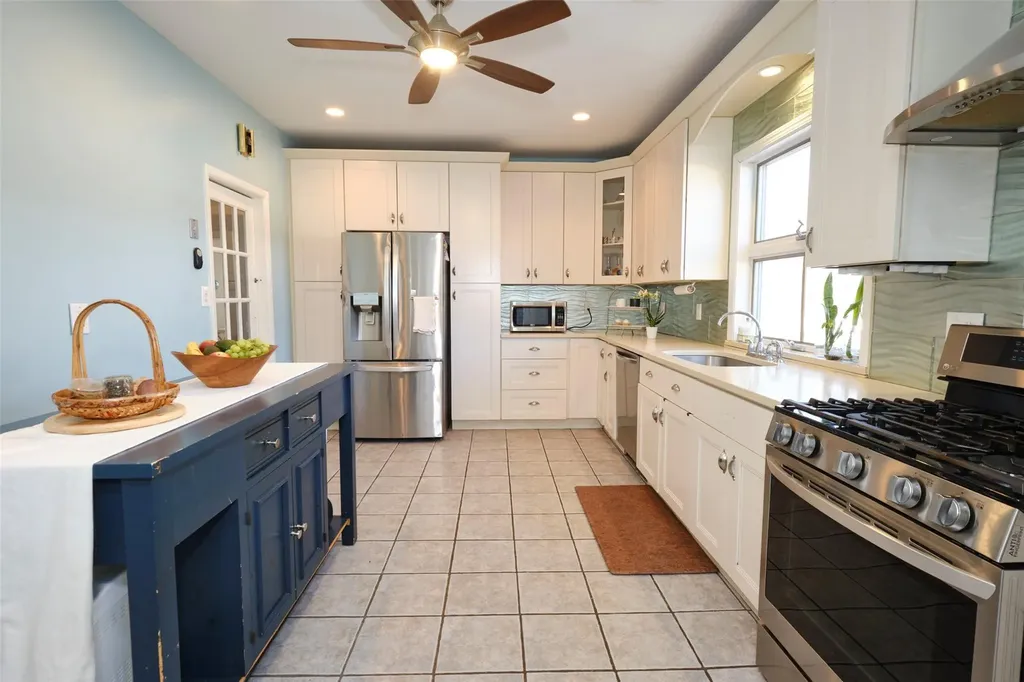 487 S Bayview Avenue Freeport NY 11520