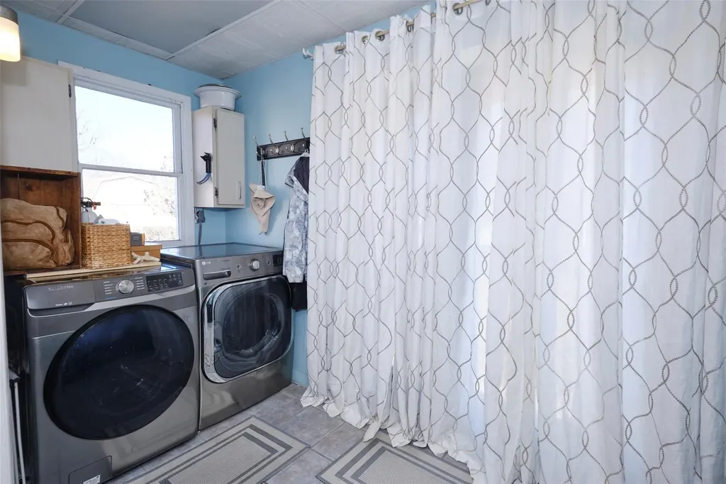 487 S Bayview Avenue Freeport NY 11520
