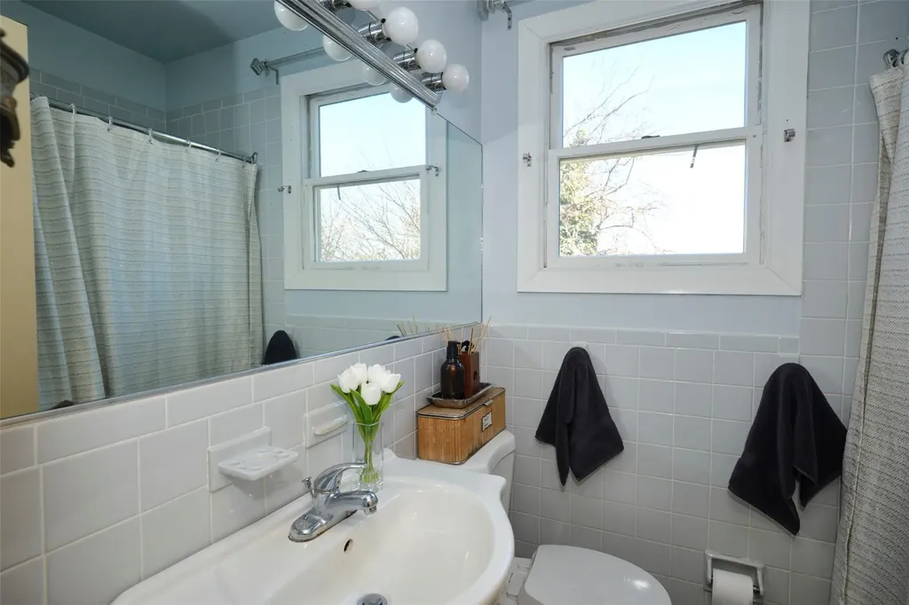 487 S Bayview Avenue Freeport NY 11520