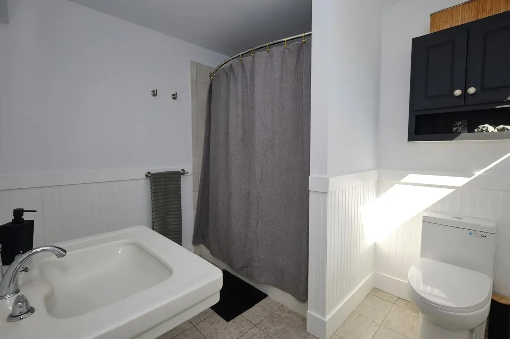 487 S Bayview Avenue Freeport NY 11520