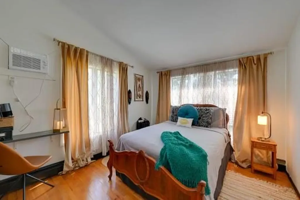 487 S Bayview Avenue Freeport NY 11520