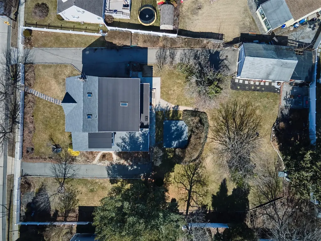 487 S Bayview Avenue Freeport NY 11520