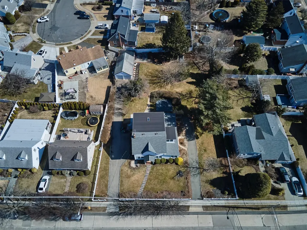 487 S Bayview Avenue Freeport NY 11520