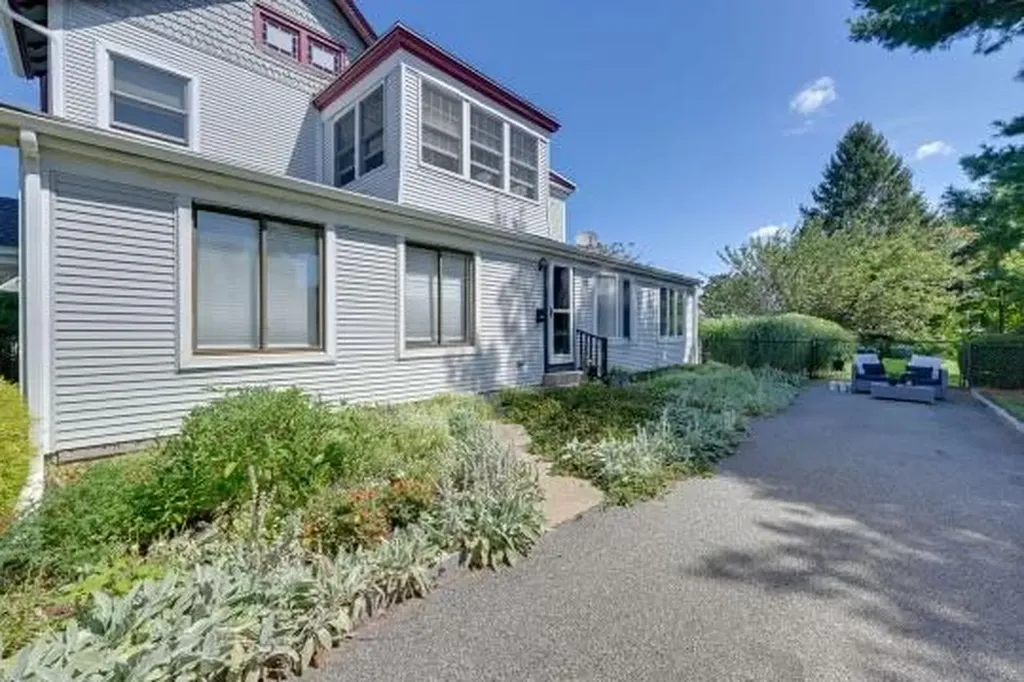487 S Bayview Avenue Freeport NY 11520