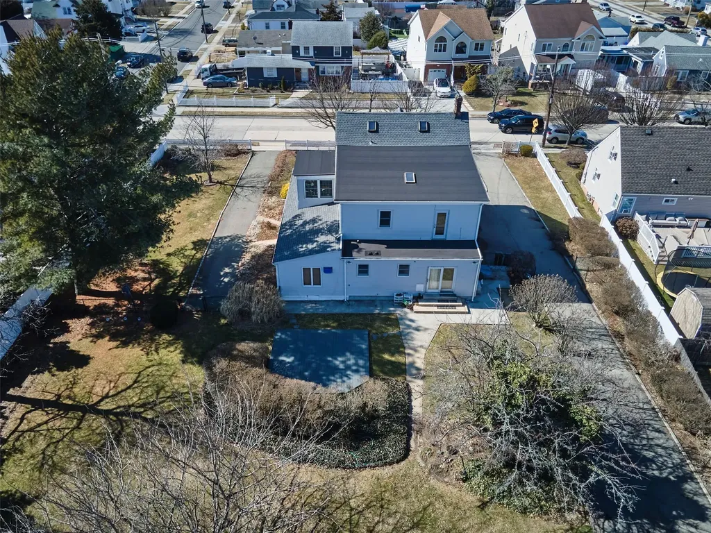 487 S Bayview Avenue Freeport NY 11520