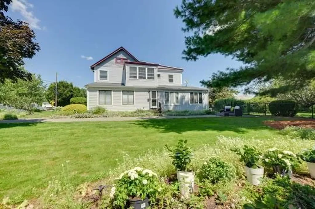 487 S Bayview Avenue Freeport NY 11520