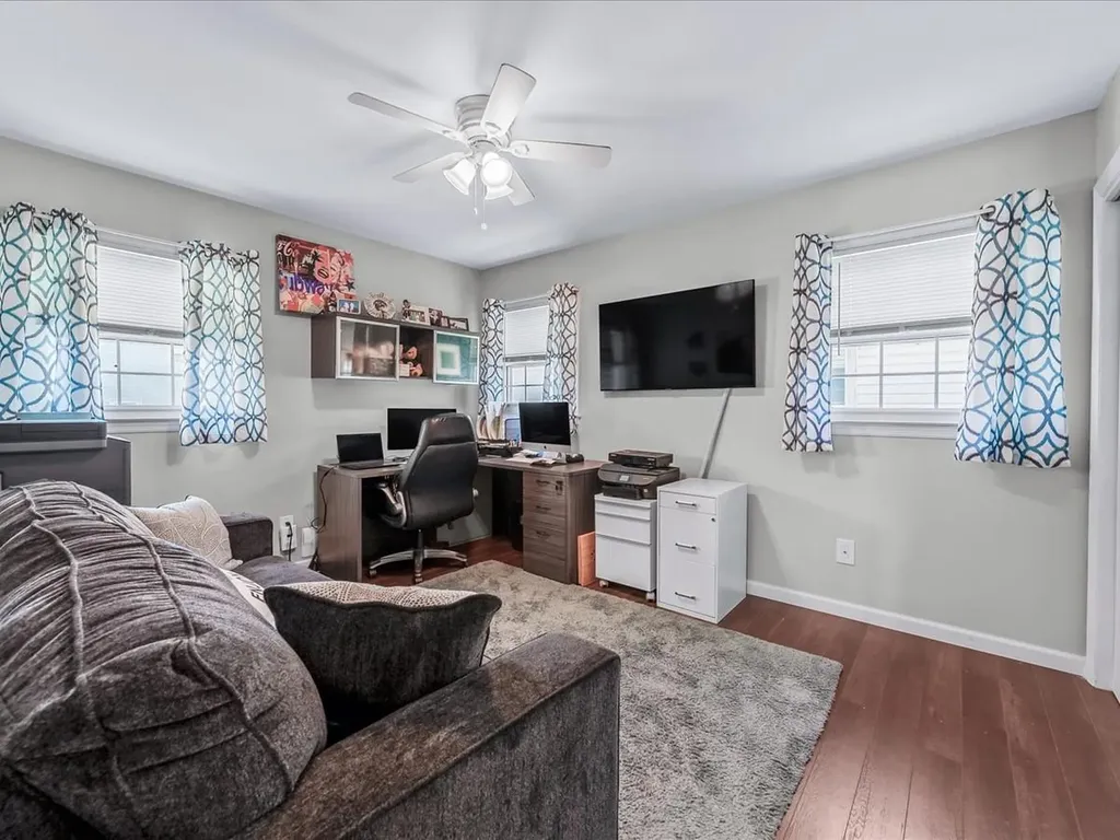 37 W Granada Avenue Lindenhurst NY 11757