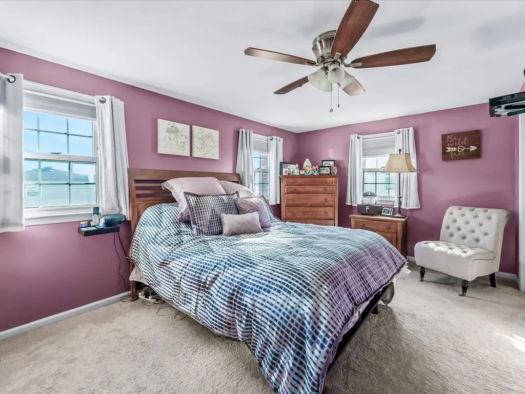 37 W Granada Avenue Lindenhurst NY 11757
