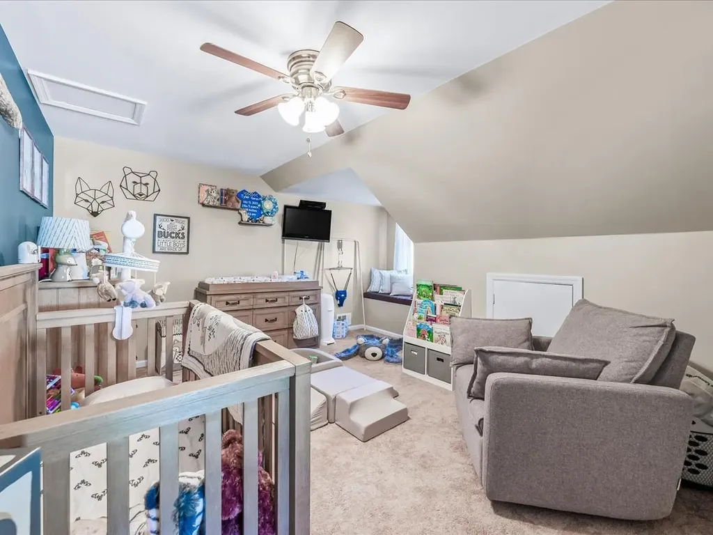 37 W Granada Avenue Lindenhurst NY 11757