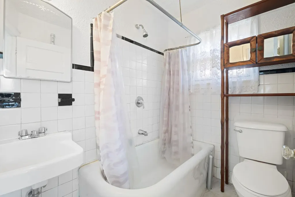 1562 Hering Avenue Bronx NY 10461