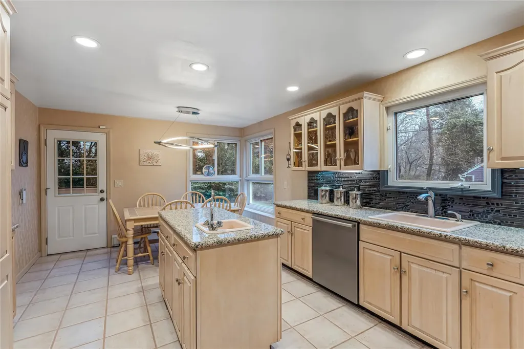 162 Reni Road Manhasset NY 11030