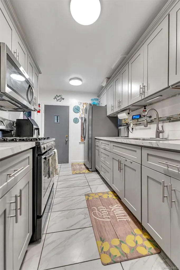 4059 Paulding Avenue Bronx NY 10466
