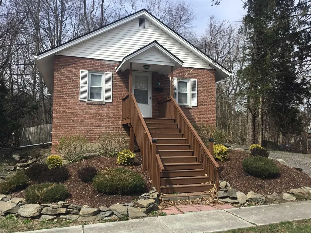 43 Lake Street Poughkeepsie NY 12601