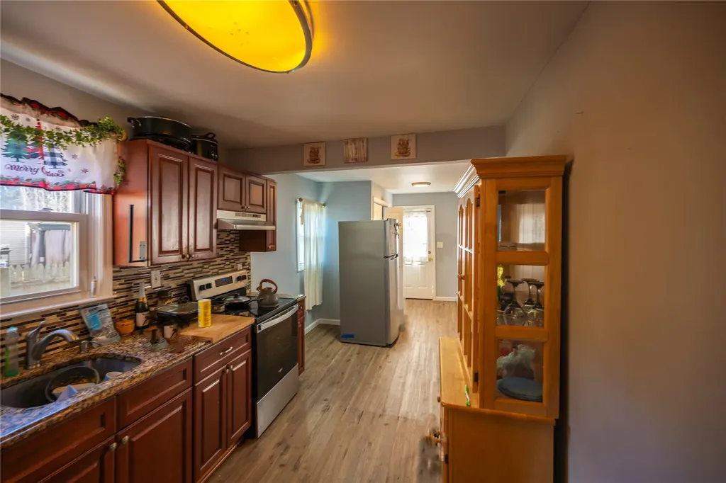 98 Manor Drive Shirley NY 11967