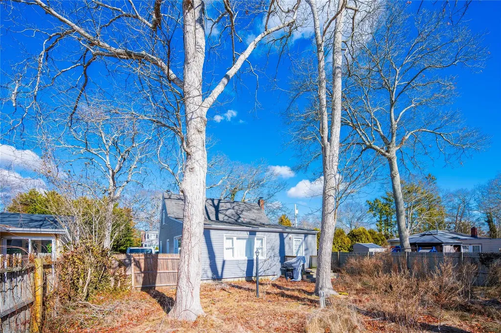 98 Manor Drive Shirley NY 11967